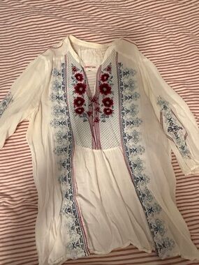 Johnny Was White Tunic with Red and Blue Floral Embroidery
